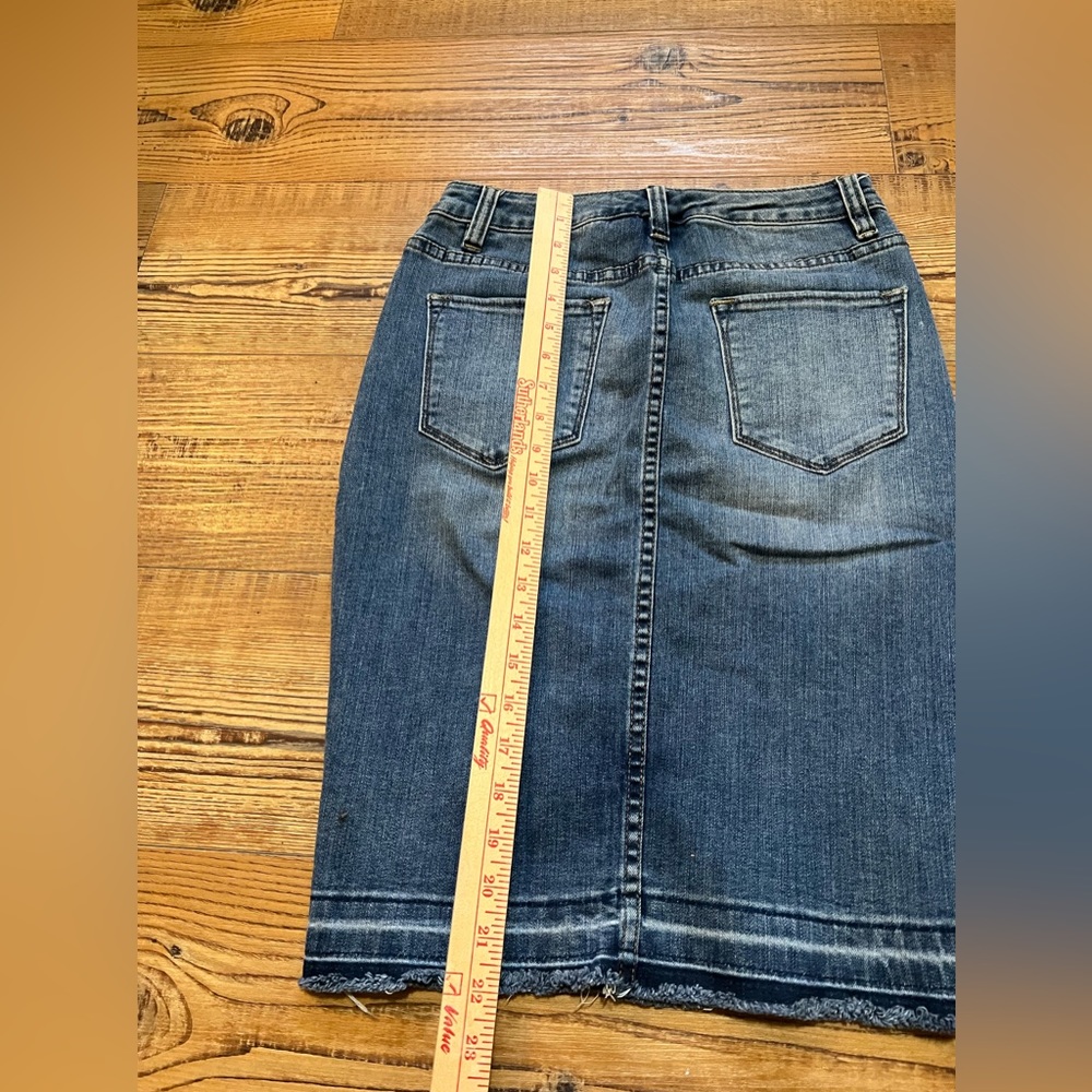 The limited Denim Skirt - Picture 3 of 7